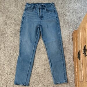 American Eagle Outfitters Mom Light Blue Jeans